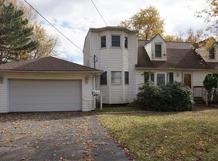 4647 Derbyshire Dr, North Randall, OH 44128