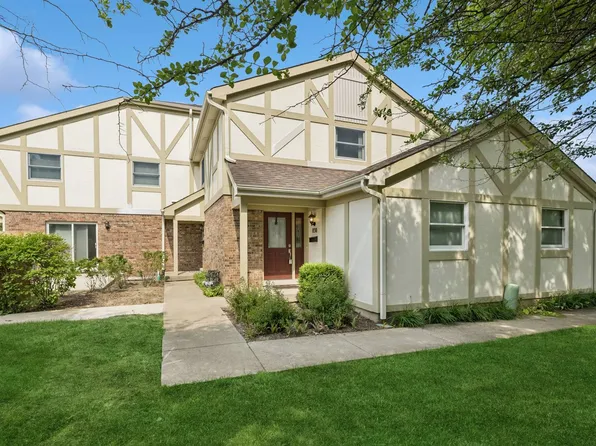 830 E Hillside Ave Unit 830, Barrington, IL 60010