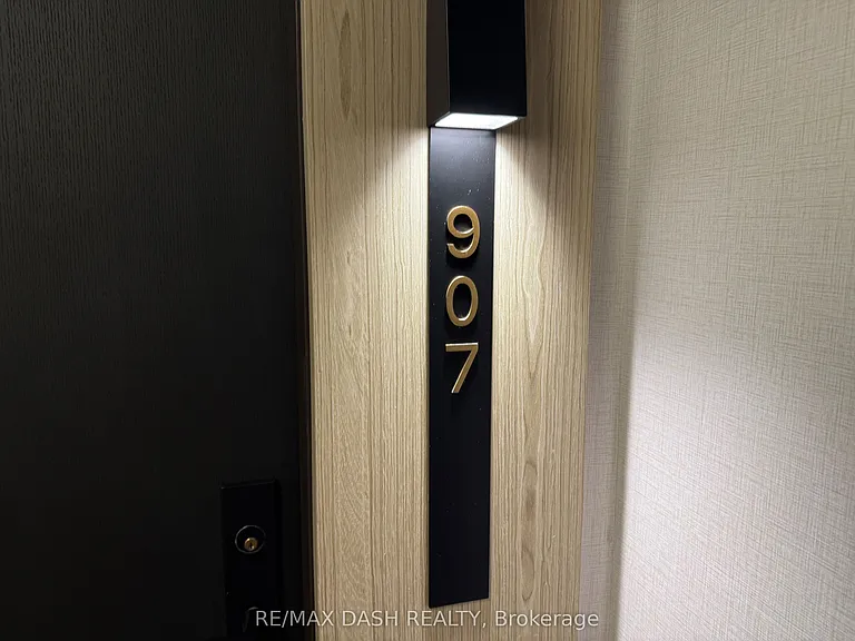 20 Soudan Ave #907 — Photo 4