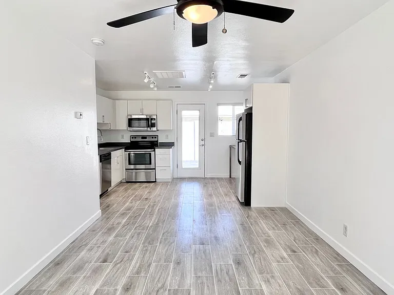 4140 N 10th St #5 — Photo 13