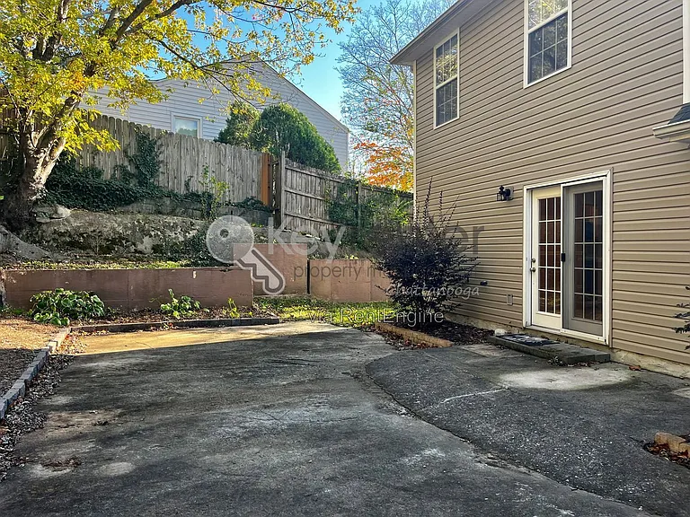 3721 Connelly Ln — Photo 10