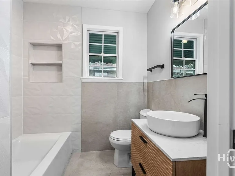 2102 Auburn St — Photo 14
