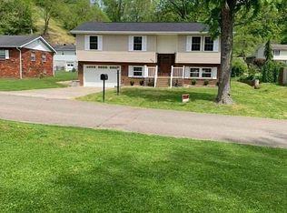 304 Hillview Ln, South Point, OH 45680