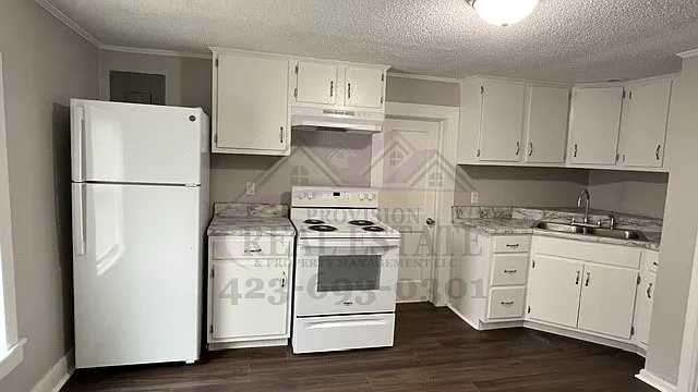 2BD/1BA Apartment — Photo 4
