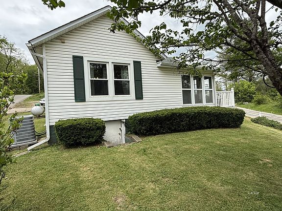 5th image of 18241 Hunter Rd