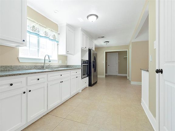 5th image of 15903 Mill Hollow Dr
