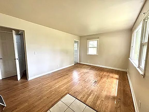 2nd image of 6042 Franklin St