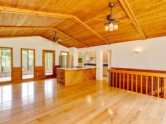 3rd image of 3107 Martin Rd