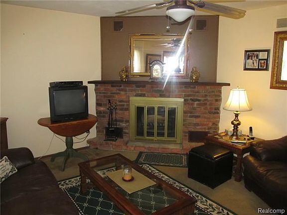 2nd image of 28326 Riverbridge Dr