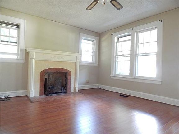 3rd image of 1418 2nd Street Dr SW