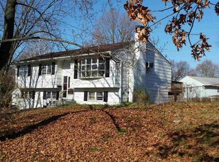 19 Bellmore Dr, Poughkeepsie, NY 12603