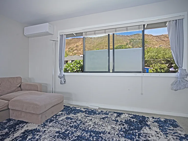 Living Room (2nd Floor) with Split AC Unit - View of Diamond Head