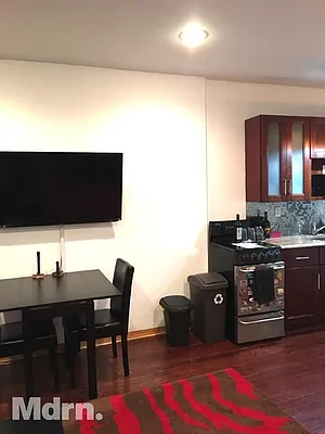 Rented by Mdrn Residential | media 9