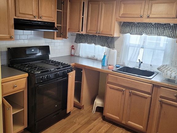 2nd image of 846 Broadway Trailer 44