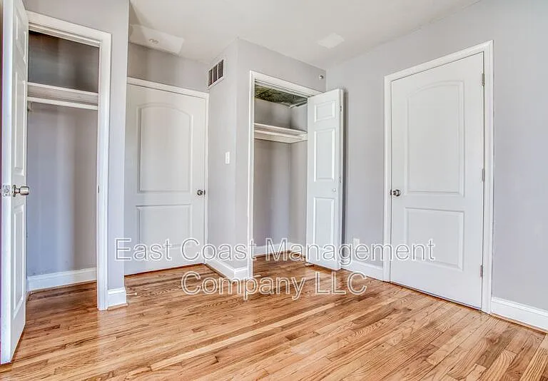 214 Center St — Photo 27