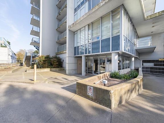 2nd image of 8288 Lansdowne Rd #1701