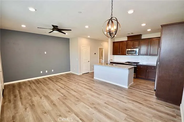 3 bed, 1427 sqft, $3,000 — Photo 2