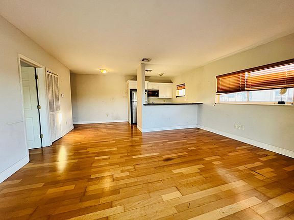 3rd image of 2049 Calais Dr #10