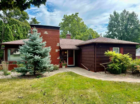 1749 N Academy St, Galesburg, IL 61401