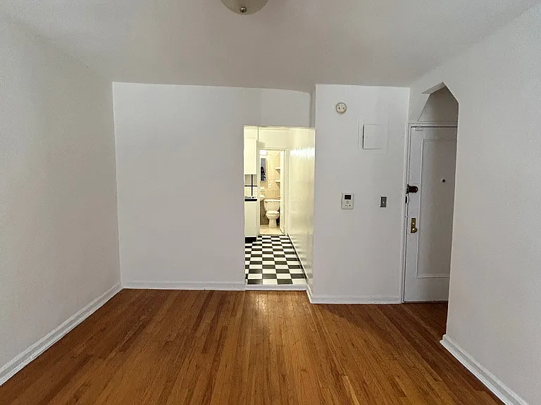 1752 1st Ave #4B — Photo 1