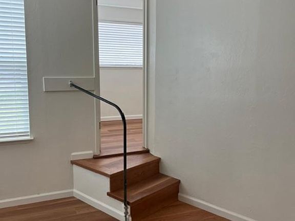 5th image of 318A Cliff St #A
