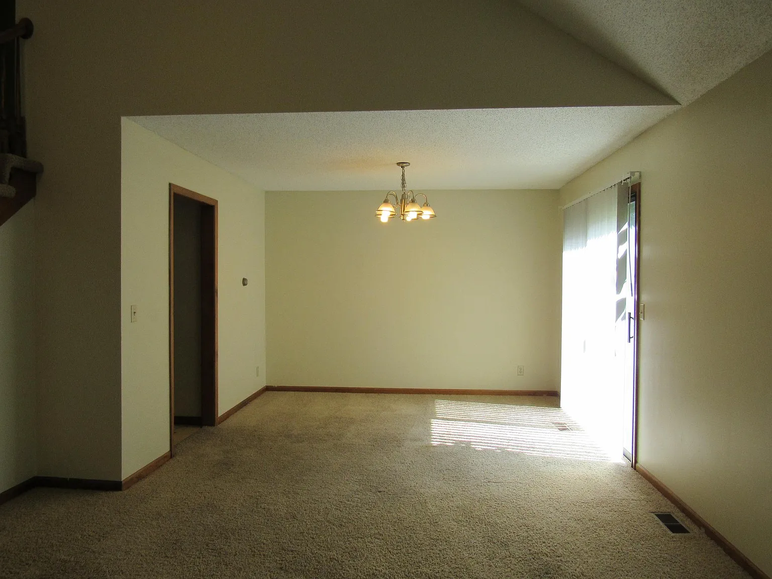 3 bed, 2.5 bath, 2000 sqft, $2,150 — Photo 4