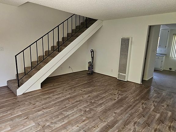 3rd image of 284 Mariposa Ave
