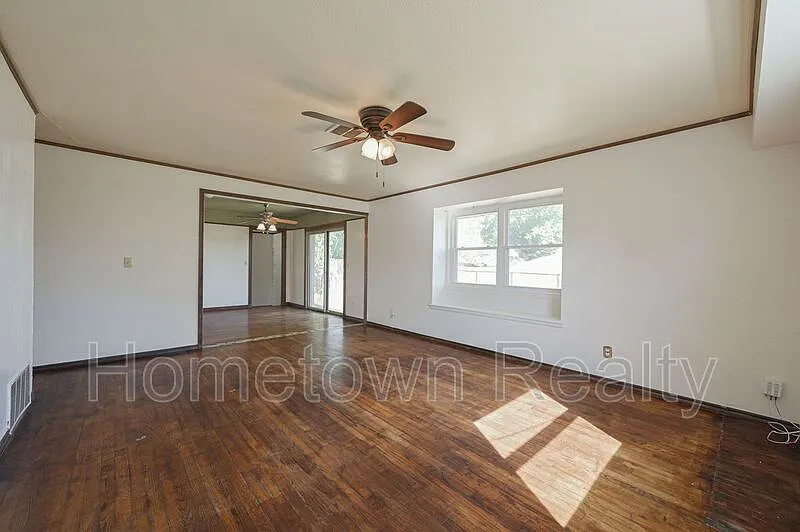 4 bed, 1.5 bath, 1244 sqft, $1,395 — Photo 4