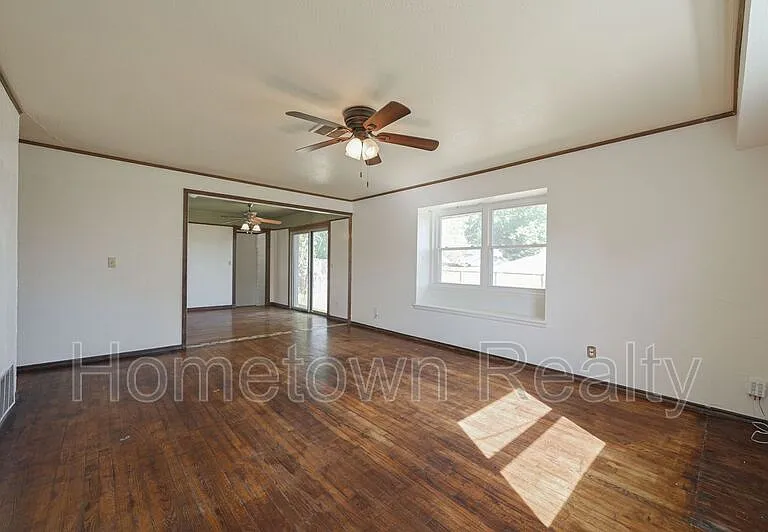 1805 NE 53rd St — Photo 4