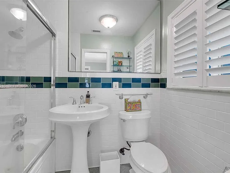 1160 NE 98th St — Photo 26