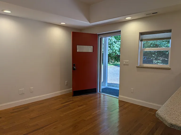 NW Ivy Dr — Photo 3