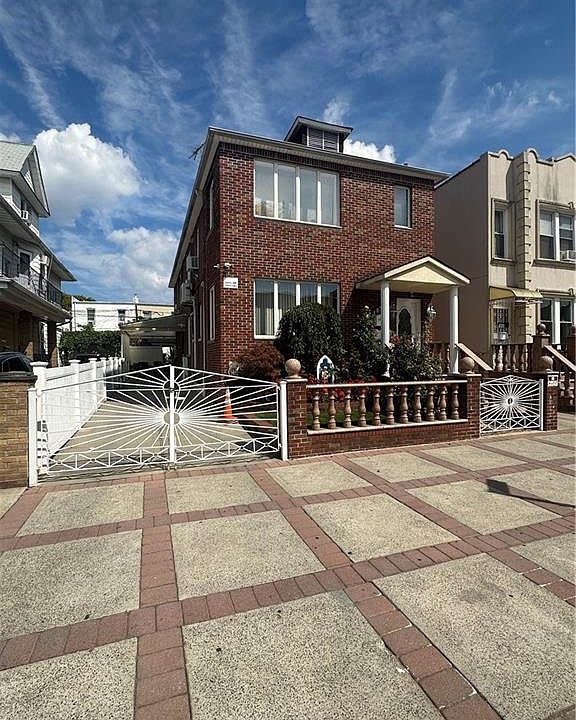 2nd image of 1855 Bay Ridge Pkwy