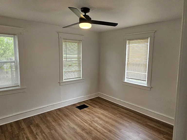 210 W McNeal St — Photo 13