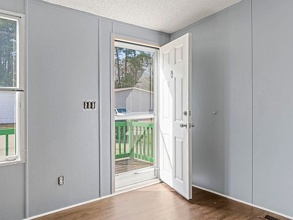 4th image of 512 Folly Estates Dr.