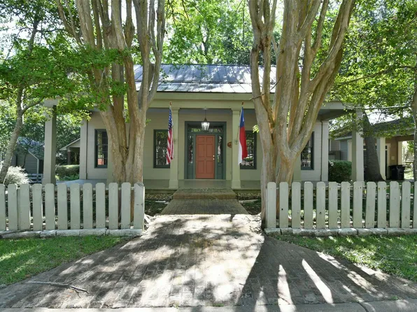 4941 Main St, Chappell Hill, TX 77426