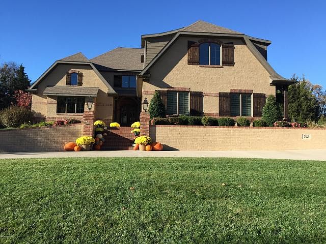 1st image of 702 Turnberry Dr