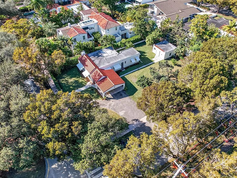 1305 Alhambra Cir — Photo 58