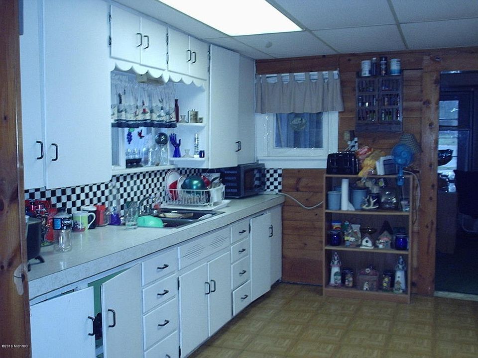 2nd image of 818 E Main St