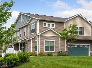 1826 Colonial Ln UNIT 1, Chanhassen, MN 55317