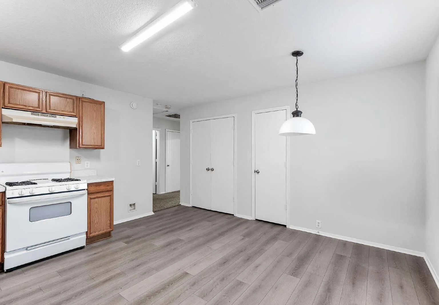 3 bed, 2.0 bath, 1284 sqft, $1,700 — Photo 3