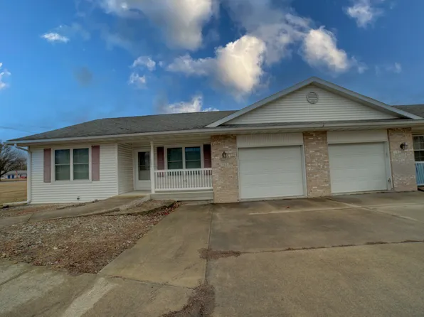 112 Fleming Ct #1, Watseka, IL 60970