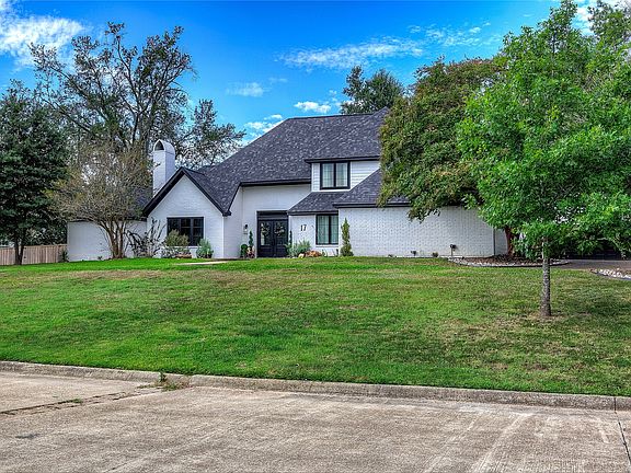 2nd image of 17 Jennifer Ln