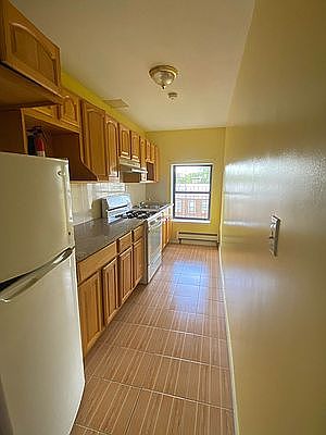 2nd image of 411 Putnam Ave #2