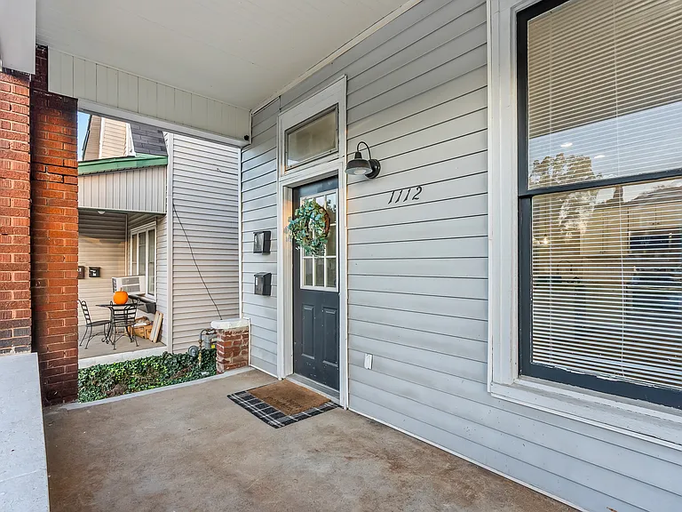 1112 E Spring St #1 — Photo 26