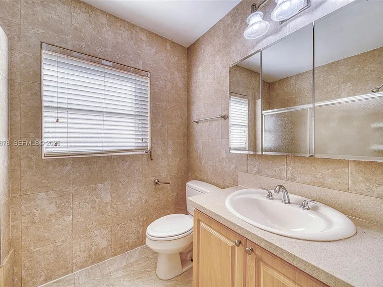 4136 SW 14th St — Photo 12