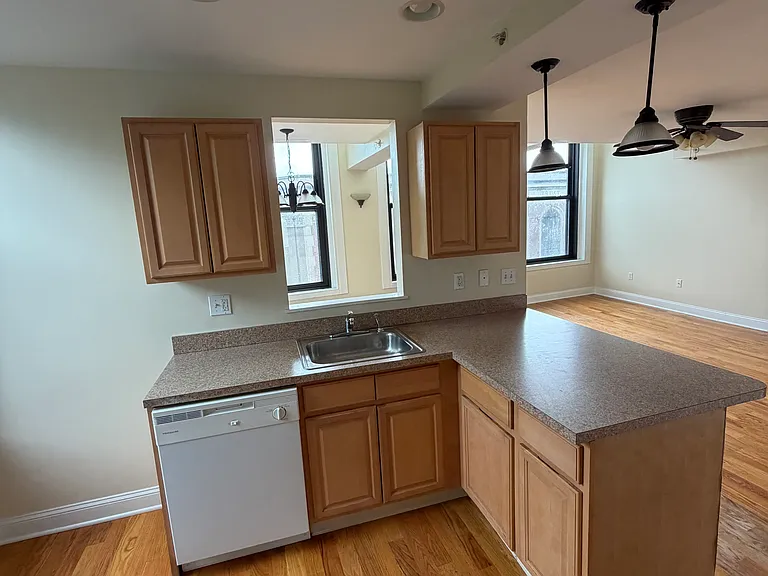 116 Center St — Photo 12