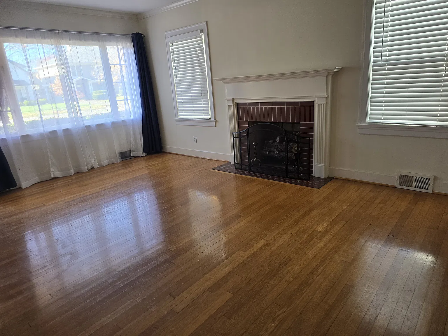 3 bed, 2.5 bath, 1974 sqft, $2,475 — Photo 3