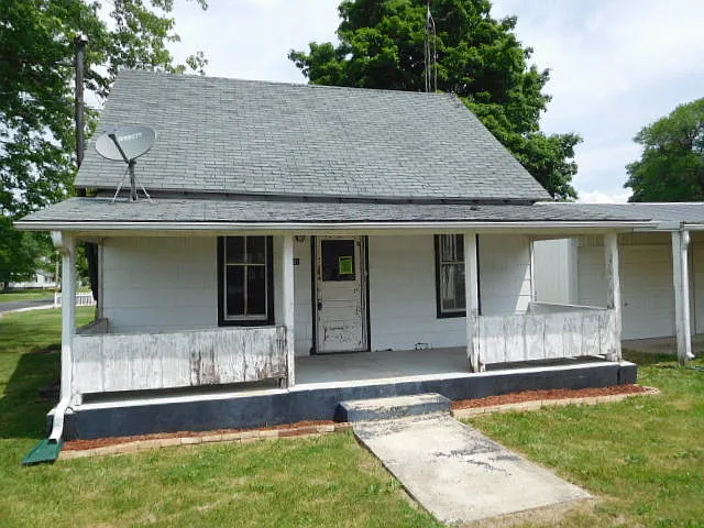 101 Mitchell St photo 1
