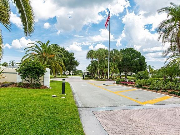 2nd image of 605 W Lake Jasmine Cir Unit 605-205