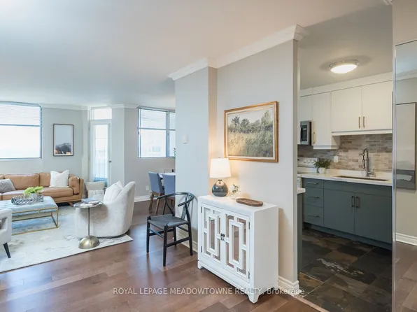 81 Millside Dr #704, Milton, ON L9T 3X4